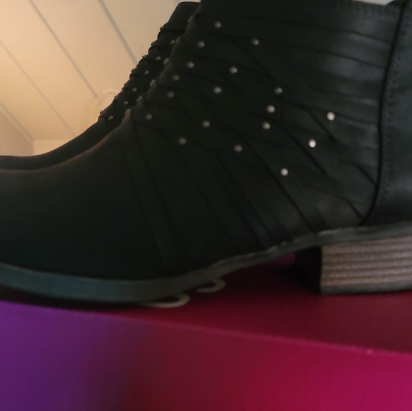 Booties - Picture 5 of 6